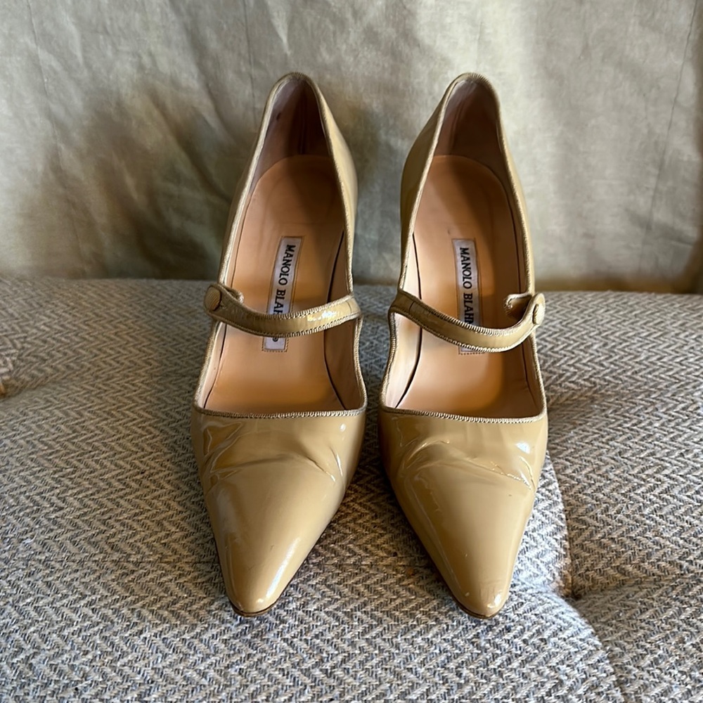 Manolo Blahnik 2.5 in heel.